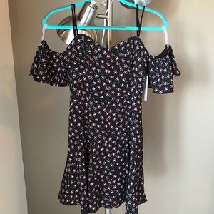 Strapless dress with cute arm sleeves